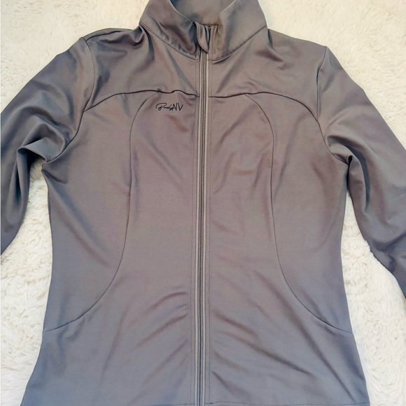 Body NV Women's Gray Zip-Up Athletic Top and Leggings Set - Picture 6 of 15